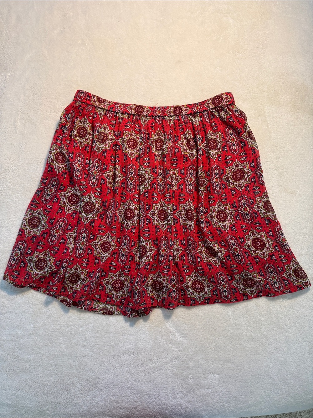 Hollister red and black patterned elastic waist lined mini skirt. S.